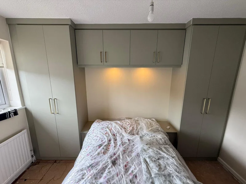 Bespoke fitted wardrobe Sage Green - Walkden