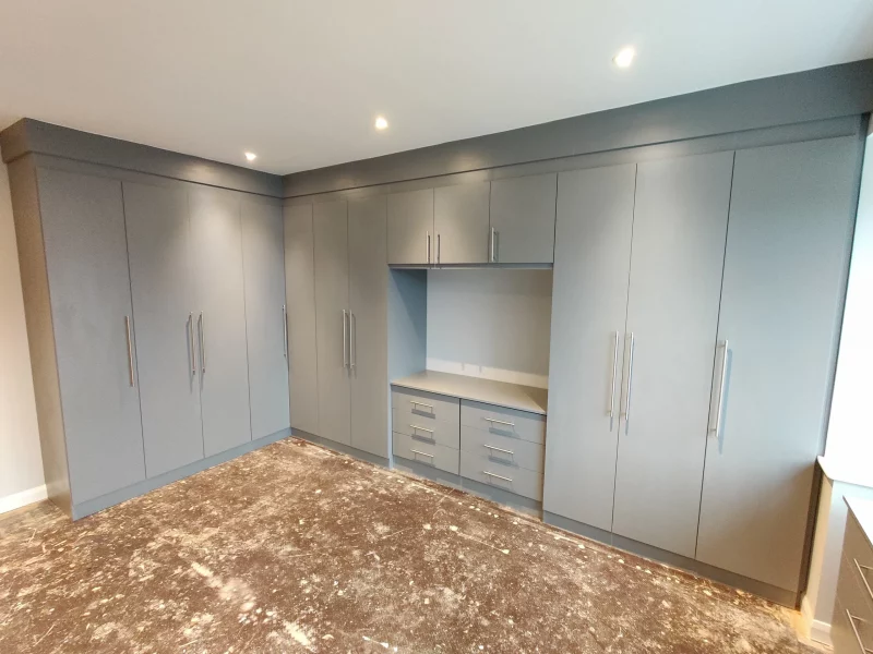 Bespoke fitted wardrobe Slate Grey - Radcliffe