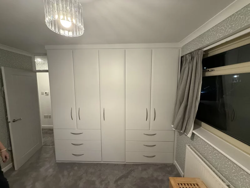 Bespoke fitted wardrobe Superior White-Bury