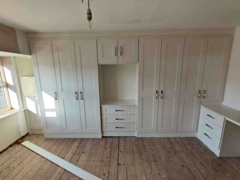 Bespoke fitted wardrobe White - Bury