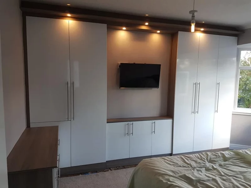 Bespoke fitted wardrobe White - Stockport